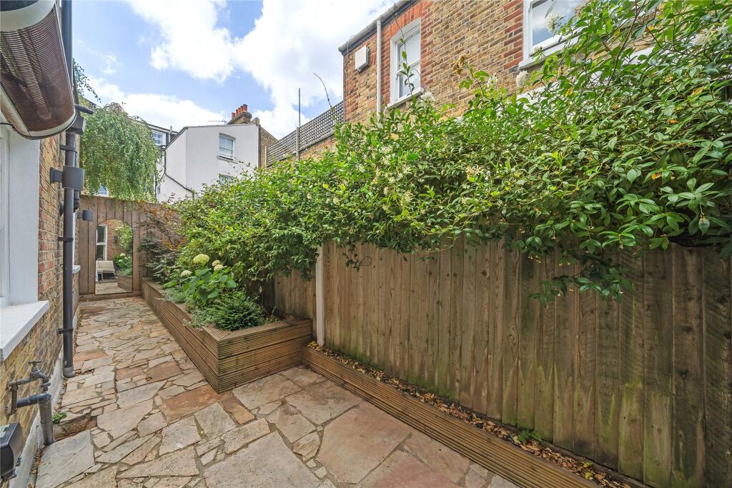 Apartment in London - More