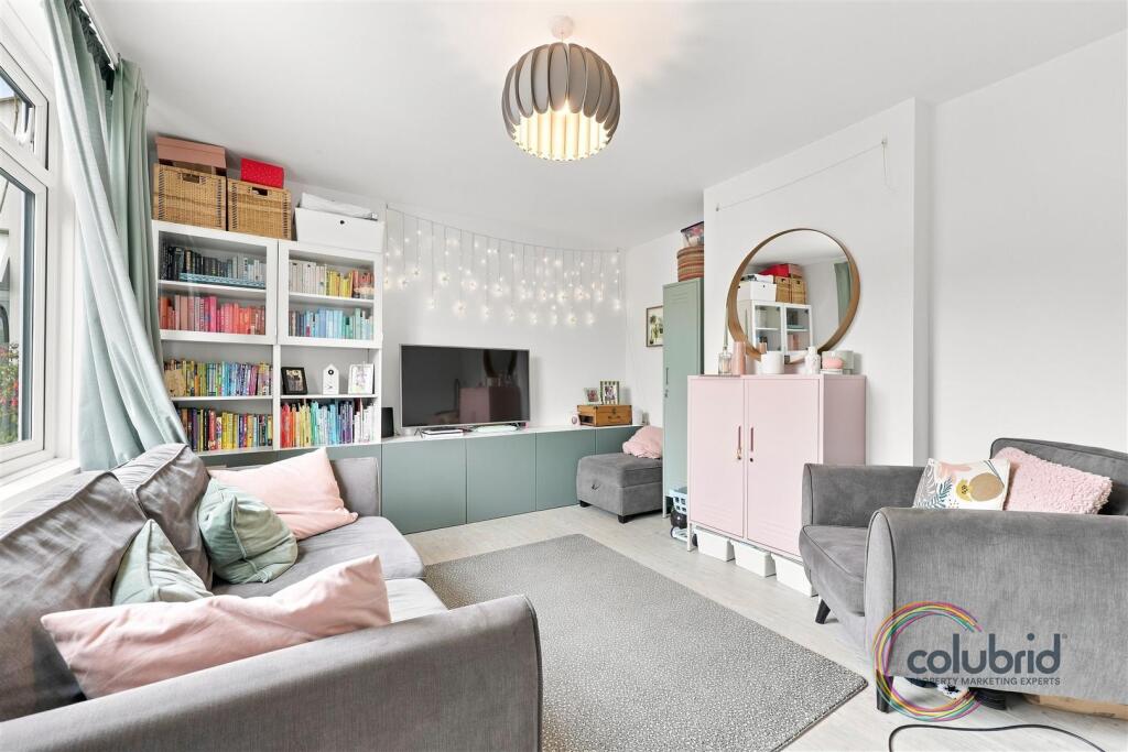 House in South Ockendon, Essex - View 2
