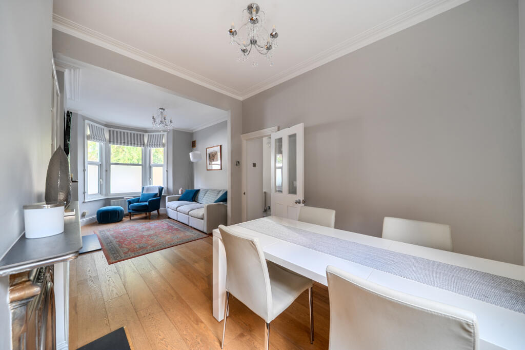 House in London - View 2