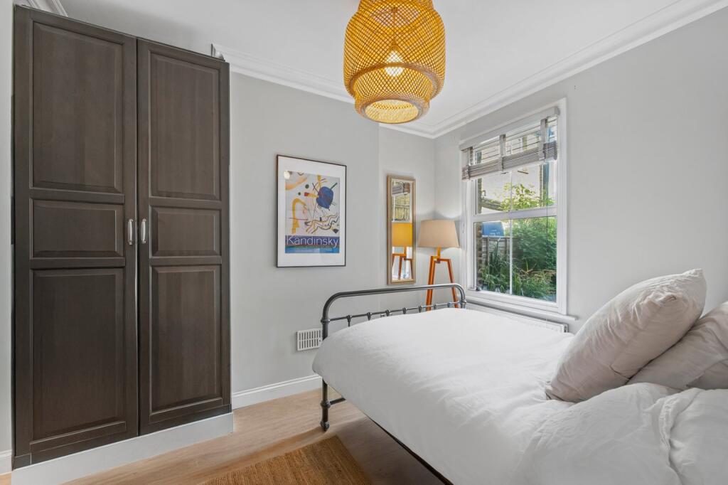 Apartment in London - More