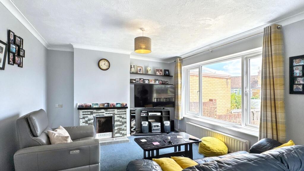 House in Waverley, Weybourne, Farnham - View 4