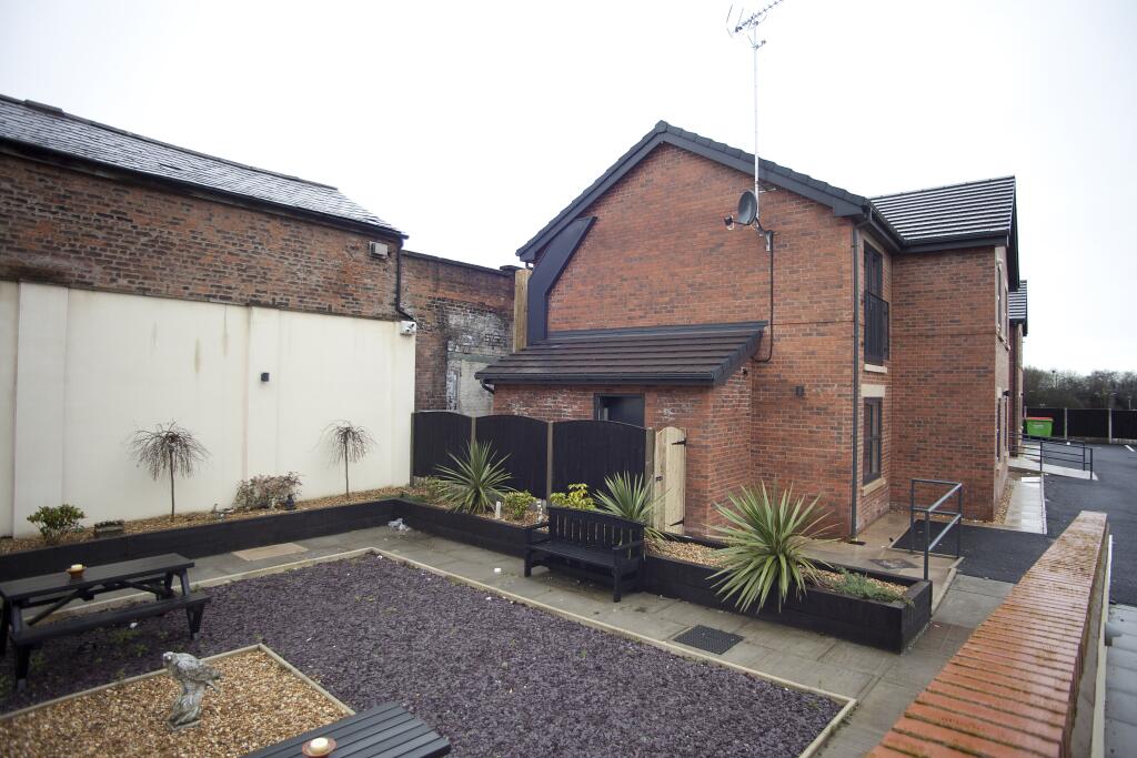 Apartment in Wigan - View 2