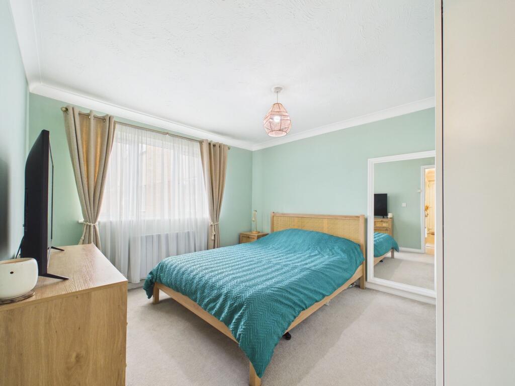 Apartment in Reading - View 4
