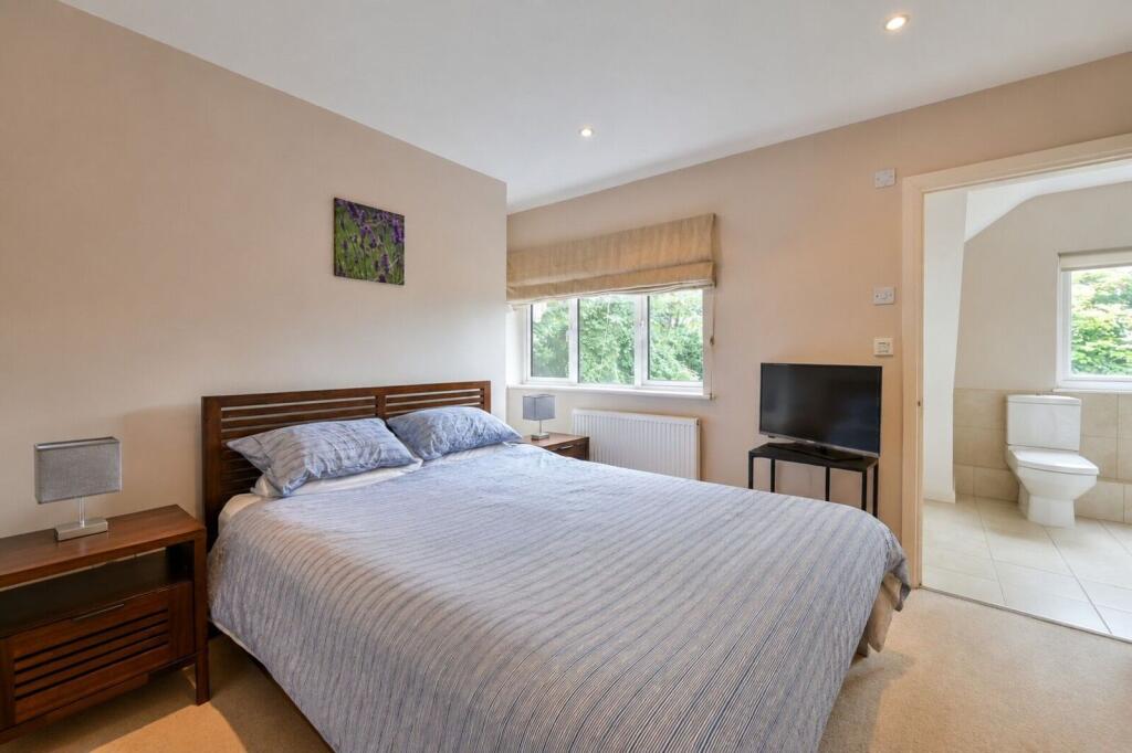House in Guildford - View 4