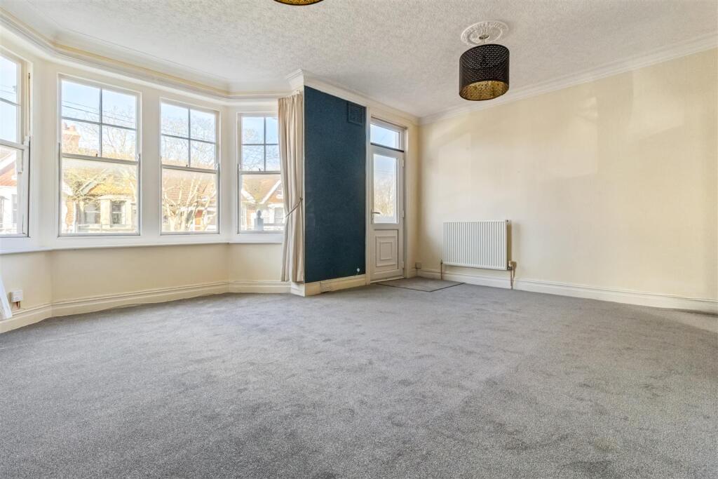 Apartment in Worthing, West Sussex - View 3