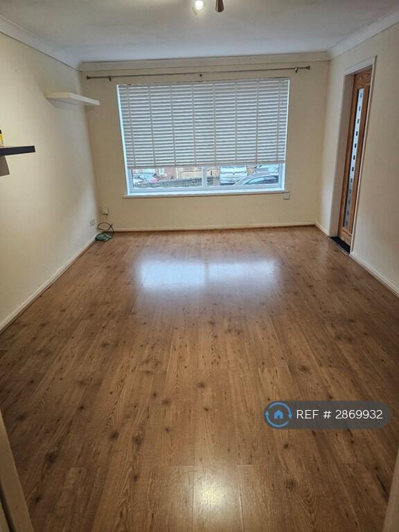 Apartment in Wirral, Liverpool City Region - View 2