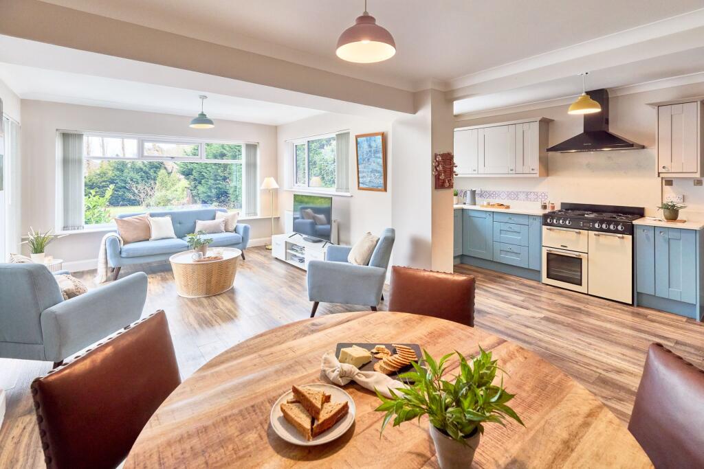House in Wakefield - View 5