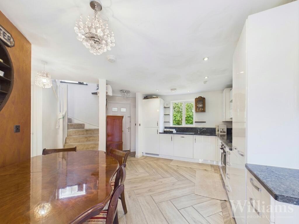 House in Hemel Hempstead - More