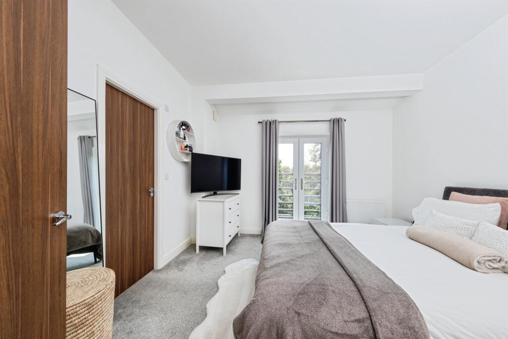 Apartment in Milton Keynes - View 3