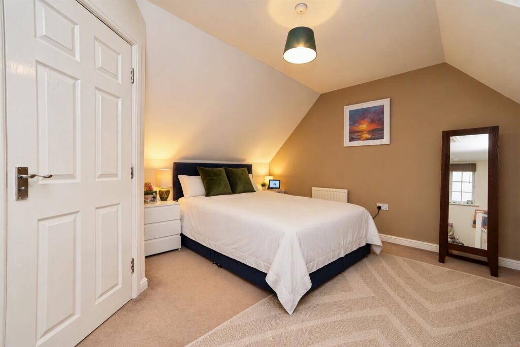 House in Leeds, Crimbles, Swinnow - View 4