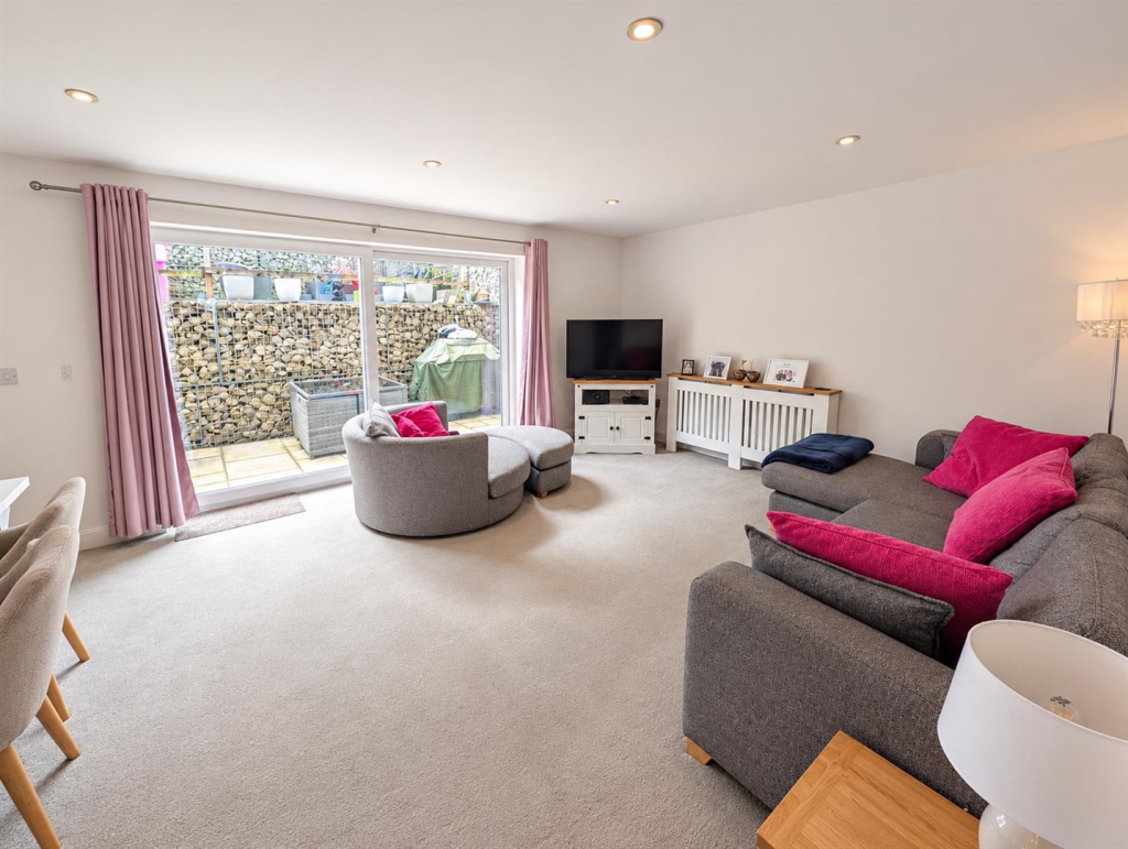 House in Tonbridge - More