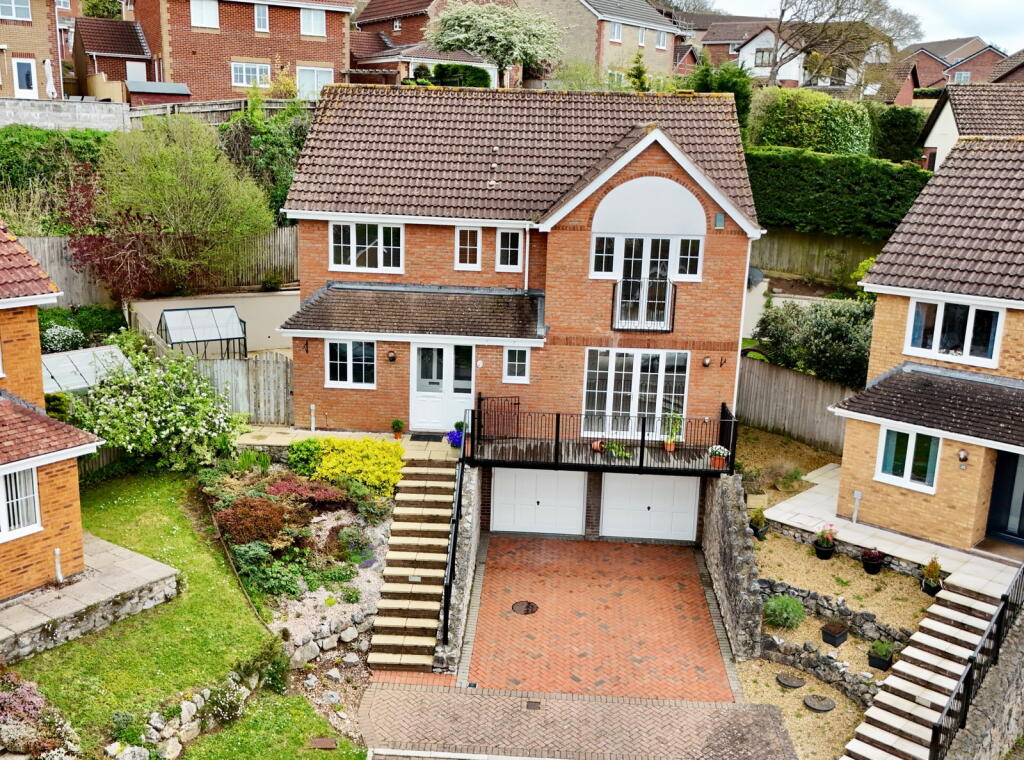 Main image of property: Avery Hill, Kingsteignton, Newton Abbot, TQ12 3LB