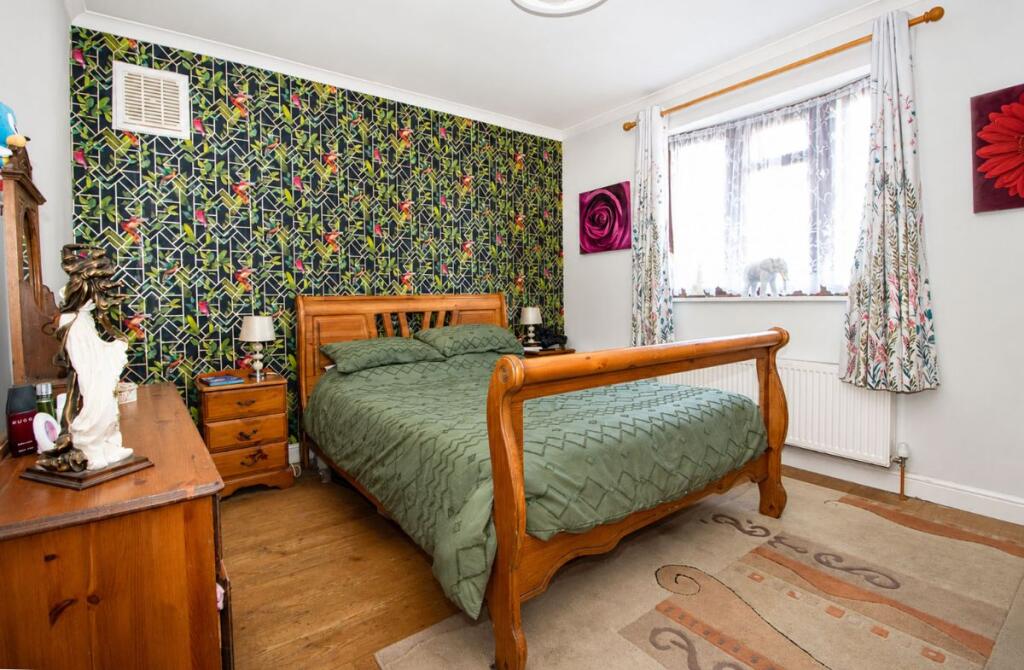 House in Havant, Hampshire - View 5