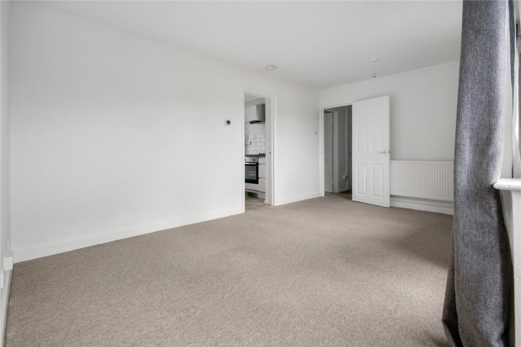 Moordale Avenue, Bracknell, Berkshire, RG42 photo 3