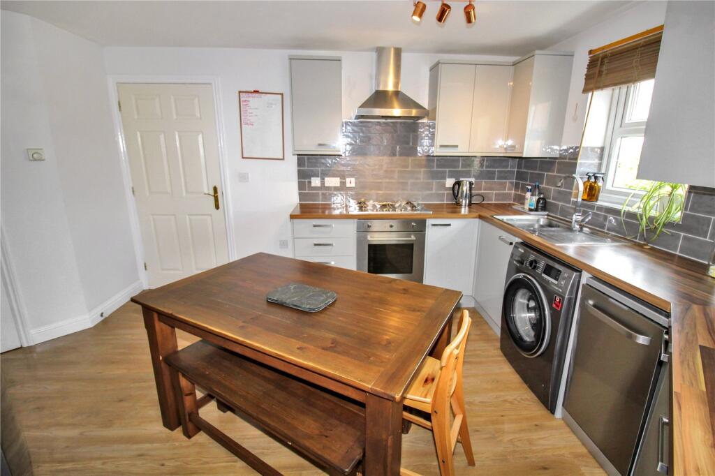 Stackpole Crescent, Redhouse, Swindon, Wiltshire, SN25 photo 4