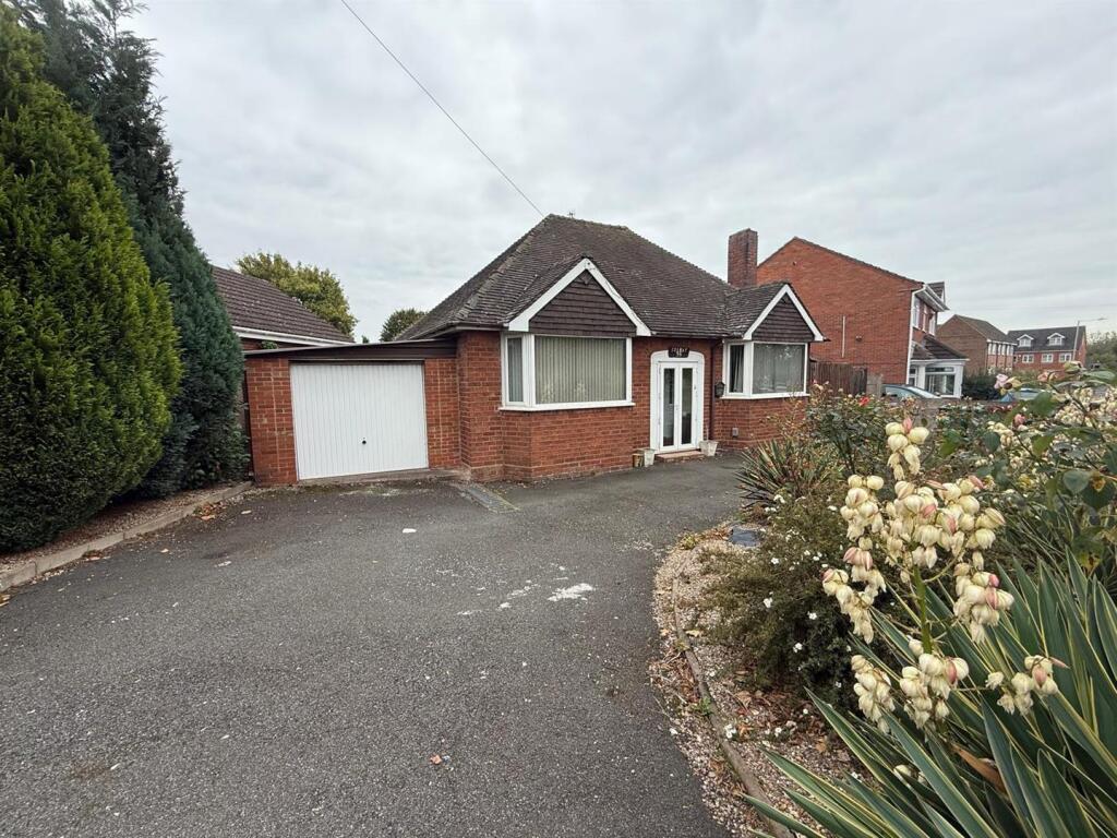 2-bed bungalow on Conway, Bromley, Brierley Hill, DY5 4PH, £250,000