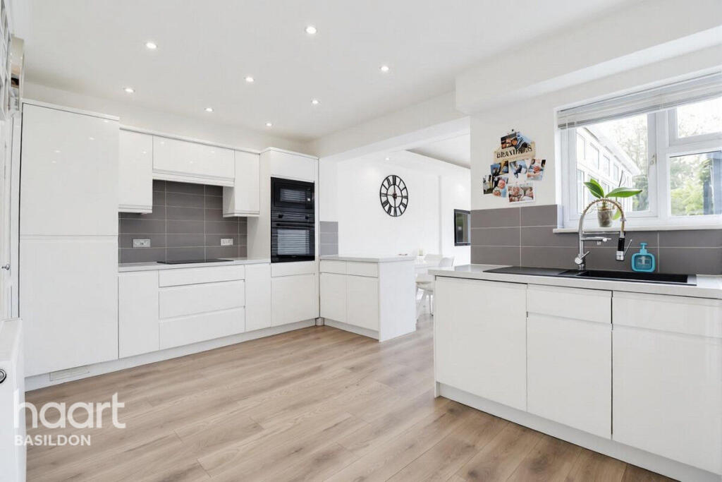 House in Basildon, Essex - View 5