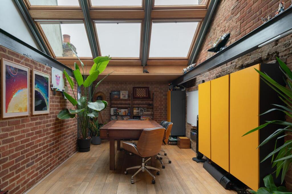 House in London, Stockwell Park, Stockwell - View 4