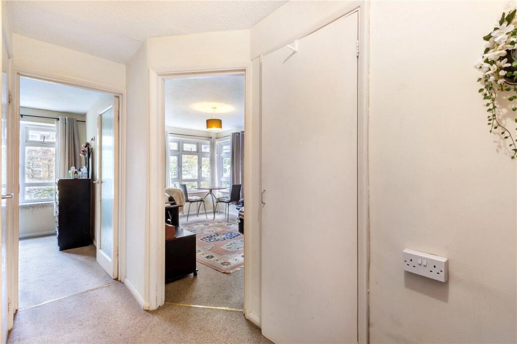 Effra Road, London, SW19 photo 2