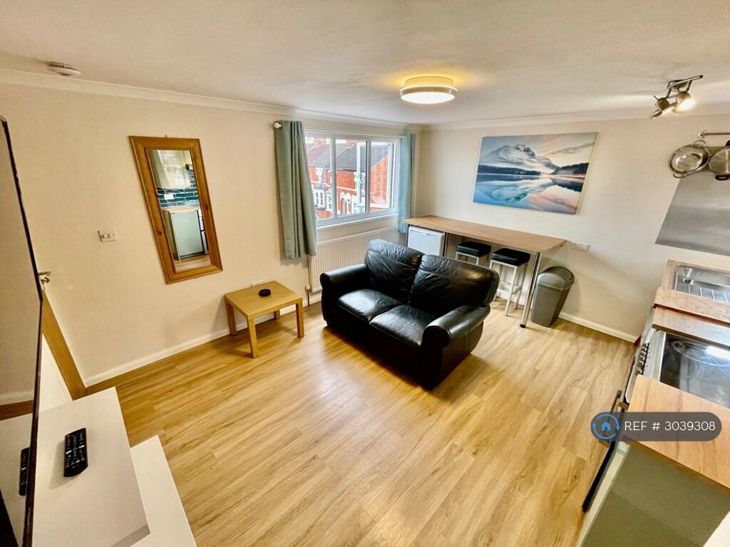 Apartment in Swindon - View 3