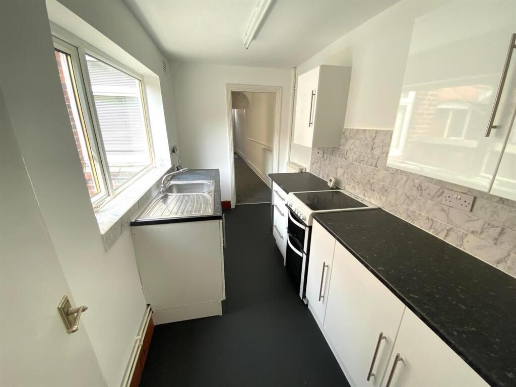 House in Stoke-on-Trent - More