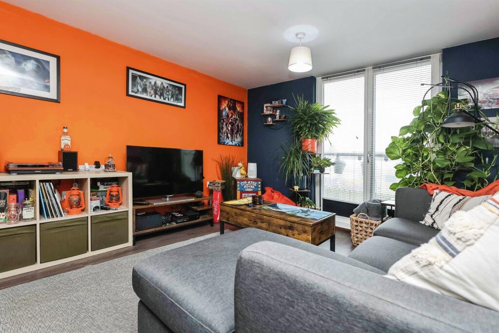 Apartment in Birmingham, Lyndon Green - View 3