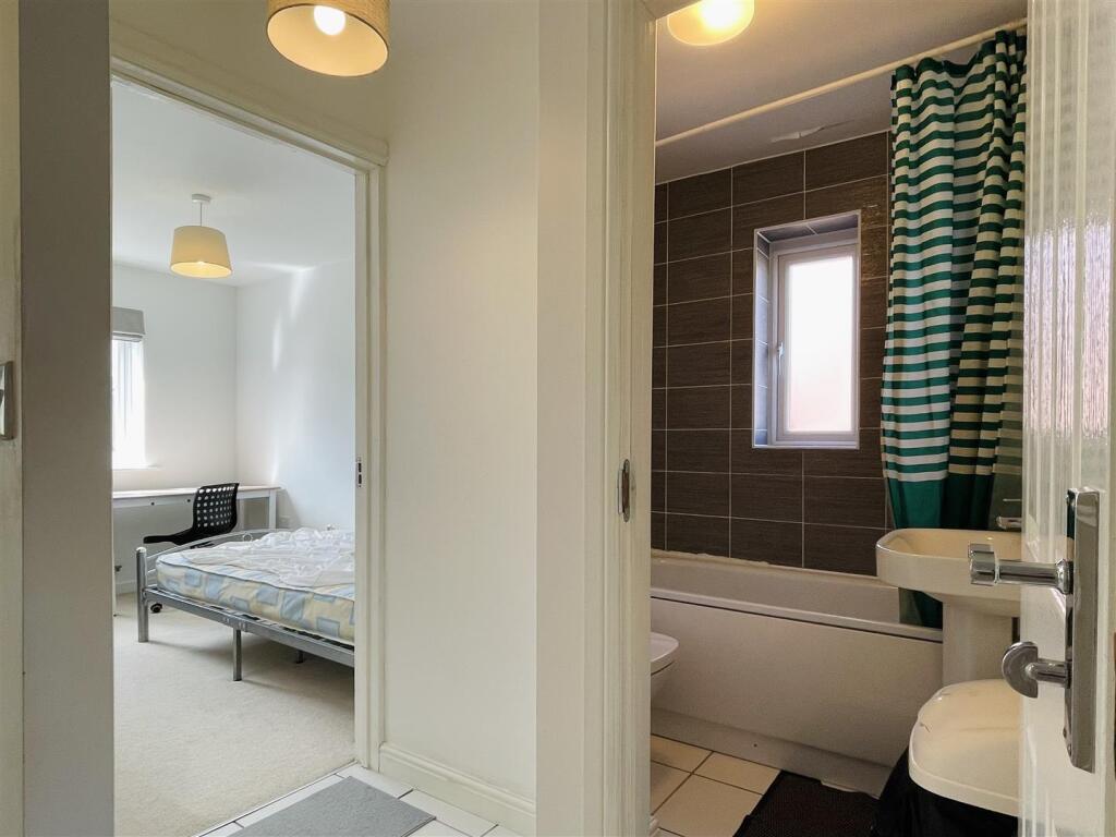 6 bedroom town house for rent