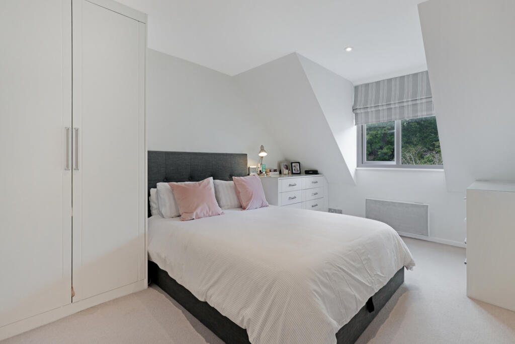 Goldings Road, Loughton, Essex, IG10 photo 4