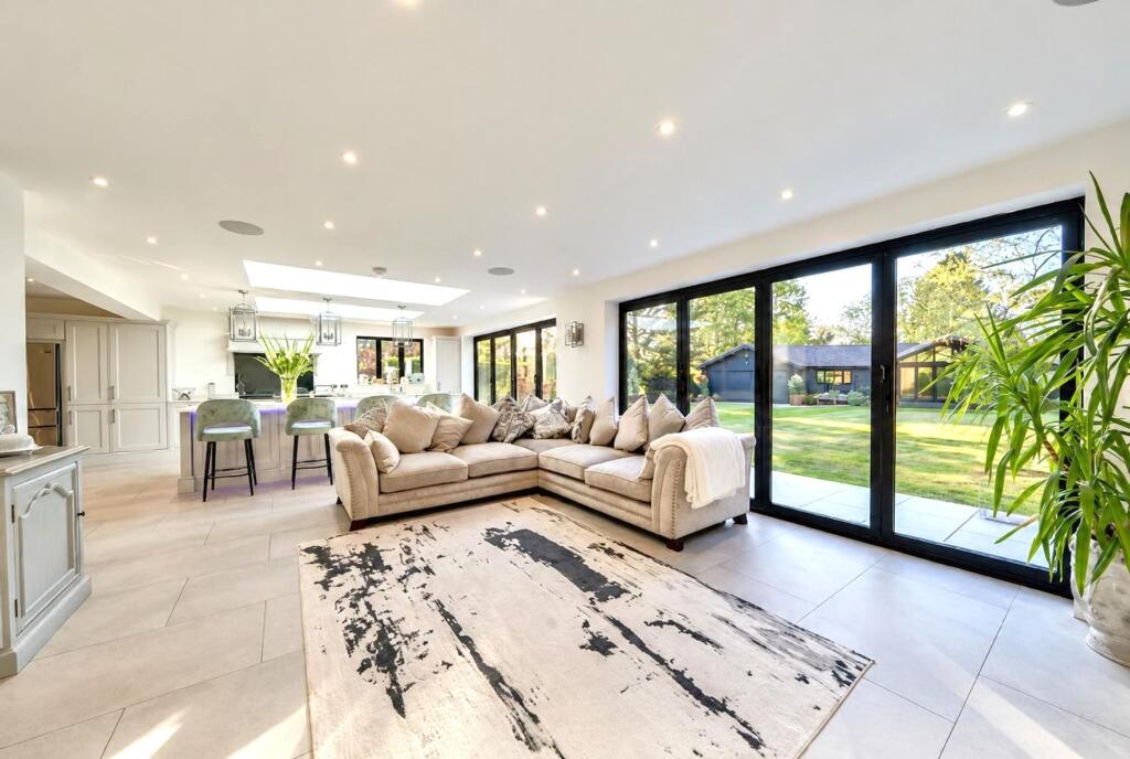 House in Little Heath, Hertfordshire - View 4