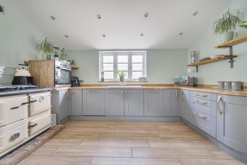 House in Taunton - View 4
