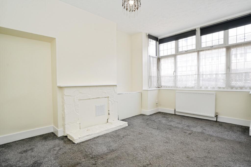 House in Luton - View 2