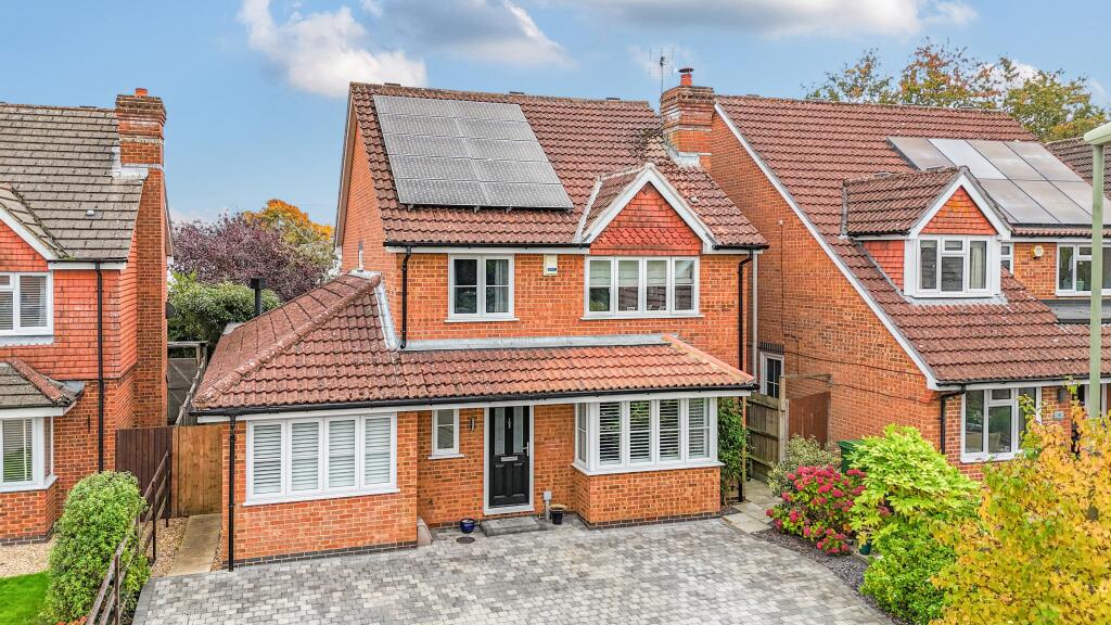 4-bed detached on Kempshott Grove, Basingstoke, RG22, £600,000