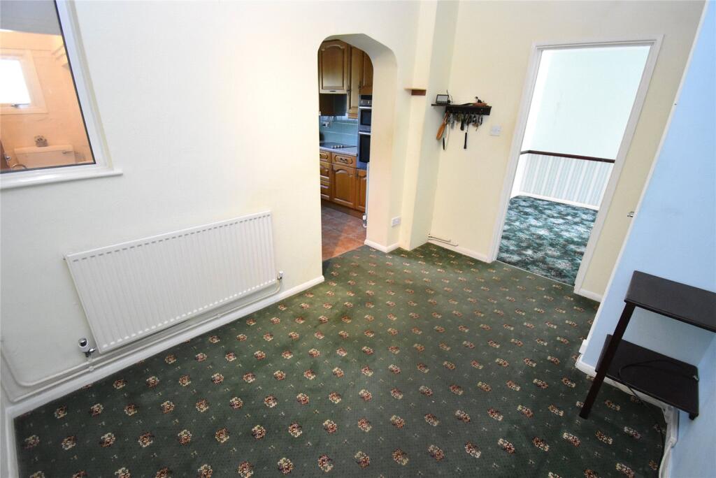House in Toddington, Fancott - More