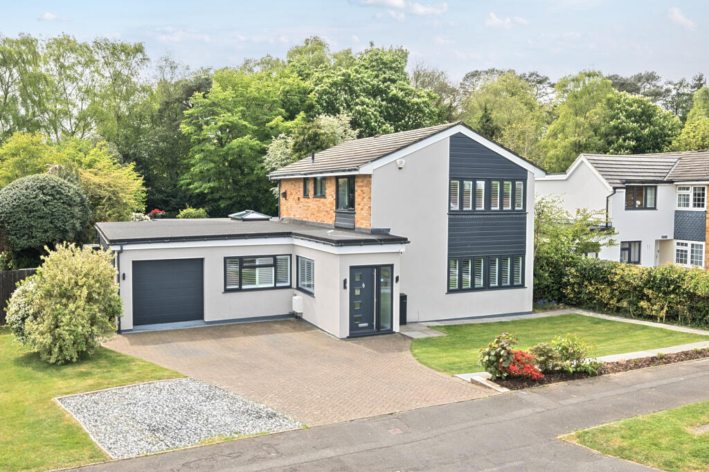 Main image of property: 12 Bridle Close, Grayshott, GU26