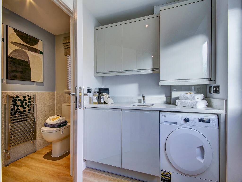 House in Glasgow - More