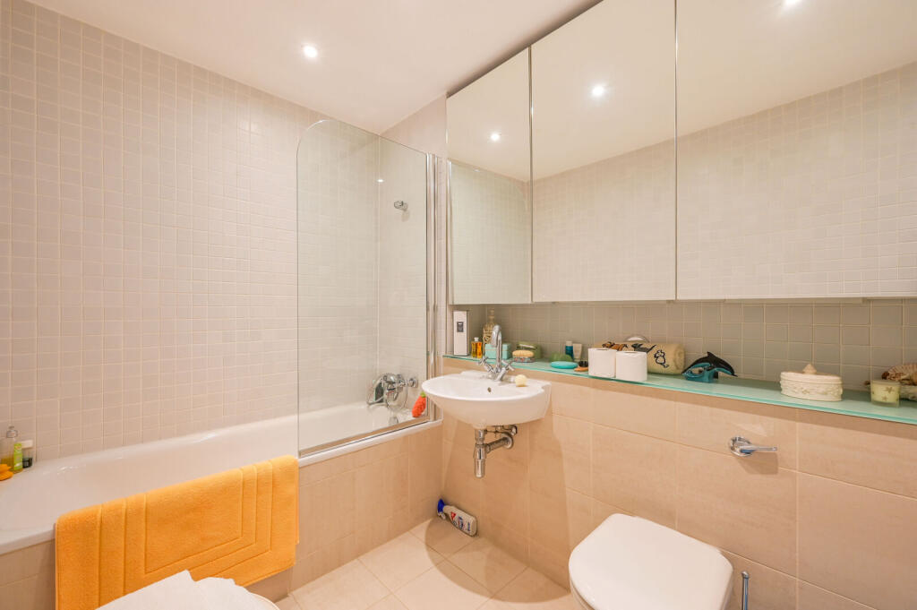 House in London - View 5