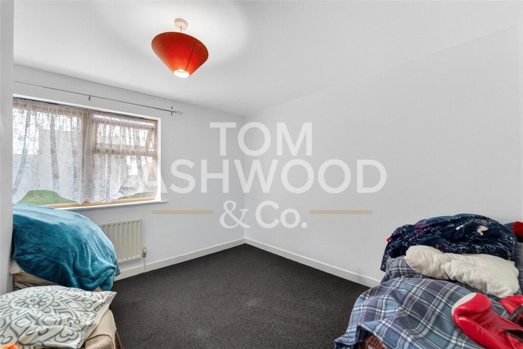 Apartment in Barking, Roding Riverside, Thames View - More