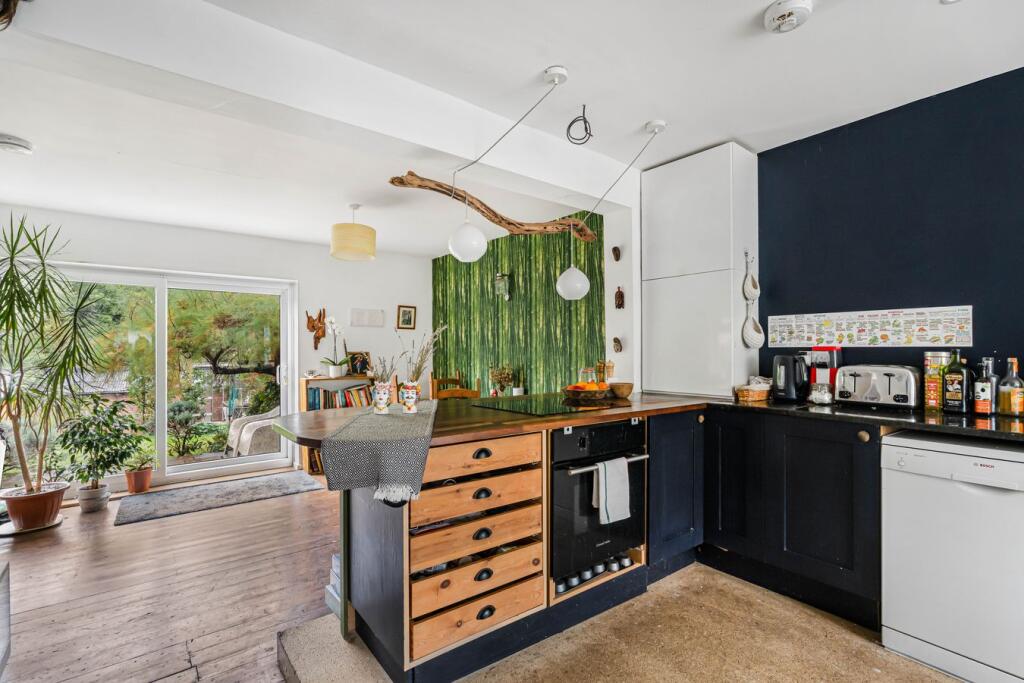 Rodborough Avenue, Stroud, GL5 photo 3