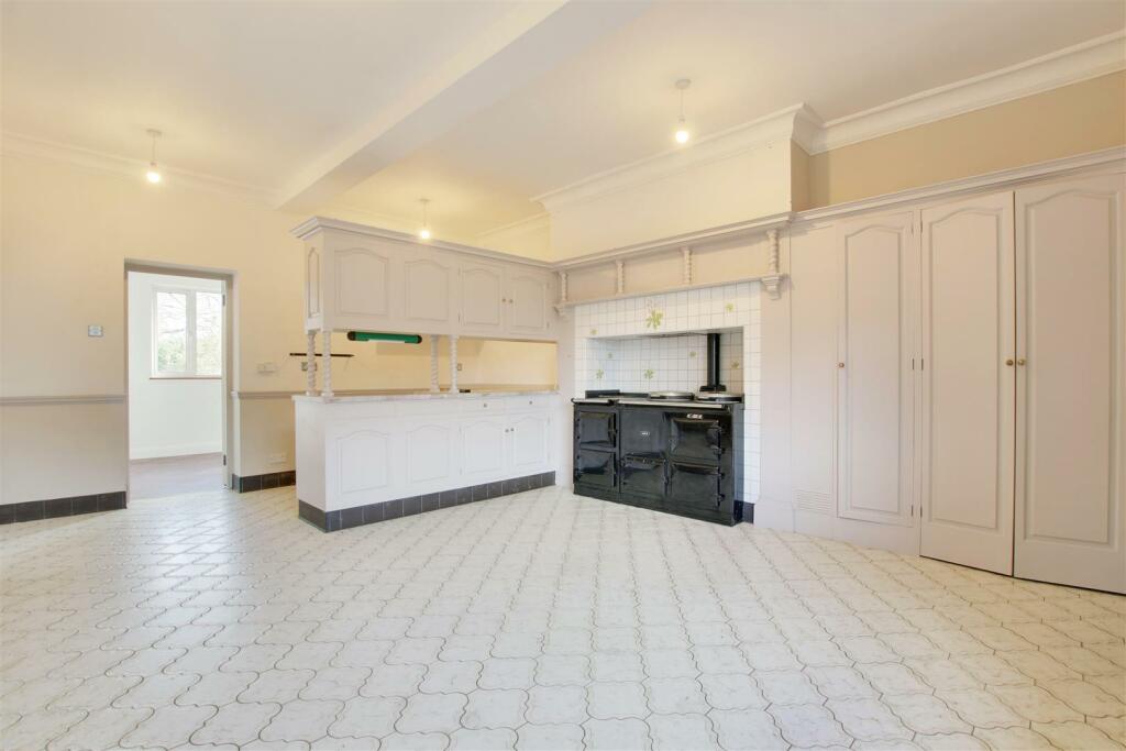 Upper Bedfords Farmhouse, Romford photo 4