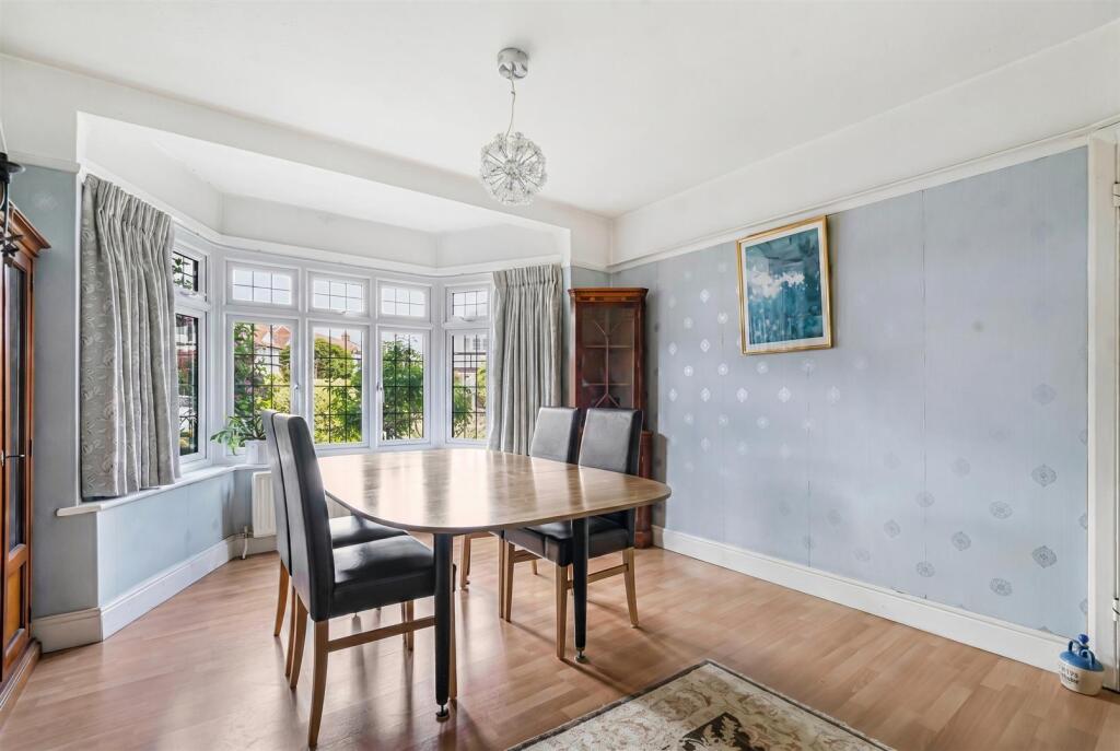 Barnfield Avenue, Kingston upon Thames photo 4
