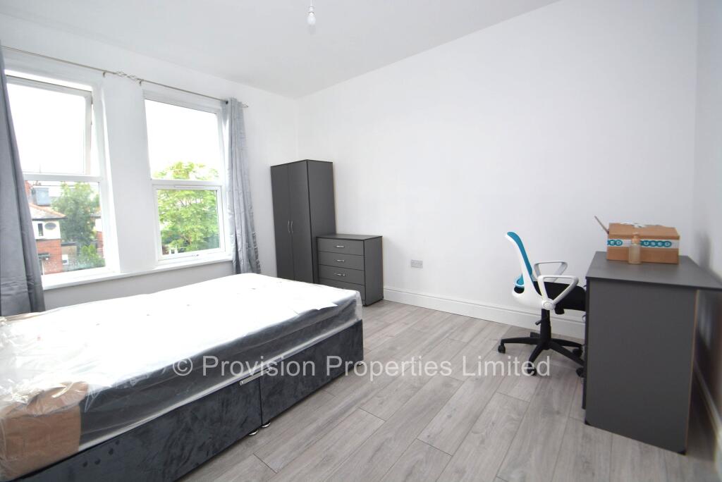 6 bedroom terraced house for rent