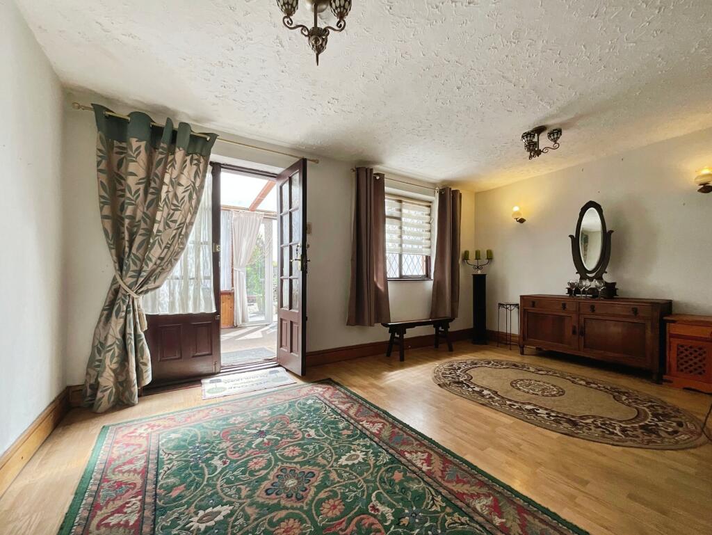 House in Mansfield, Nottinghamshire - View 4