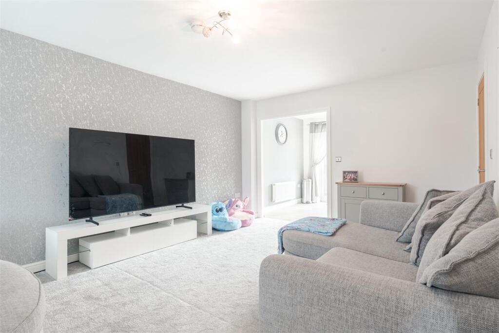 House in Barrow-in-Furness, Ormsgill, Barrow - View 4