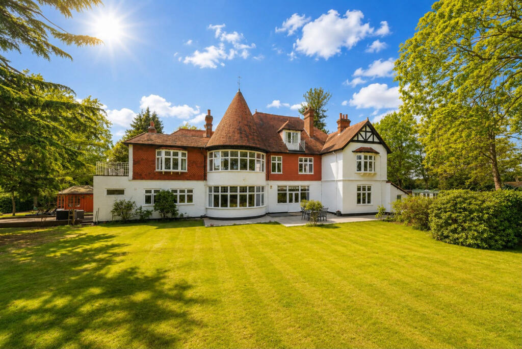 Main image of property: Lyne Crossing Road, Chertsey, KT16