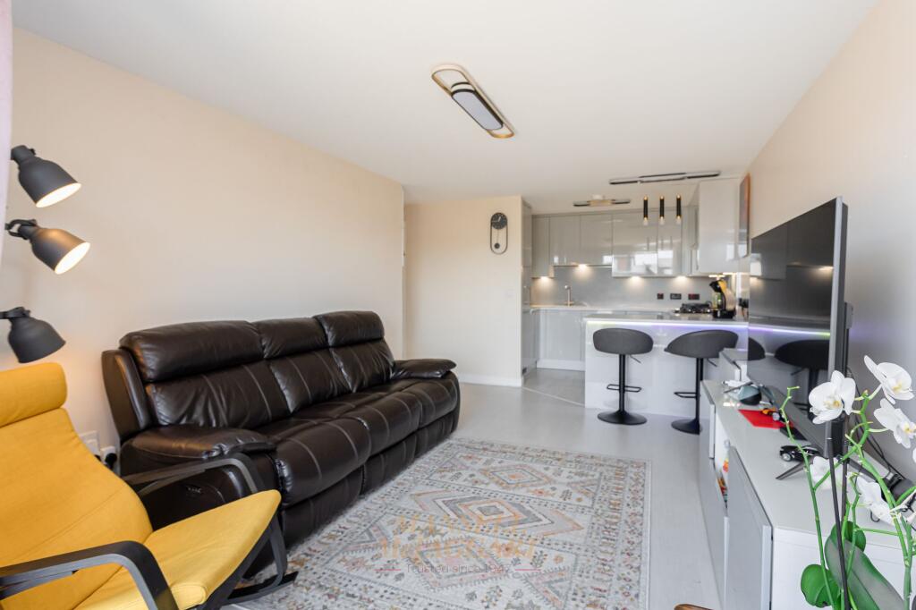Commonwealth Drive, Finlay Court, RH10 - View 3