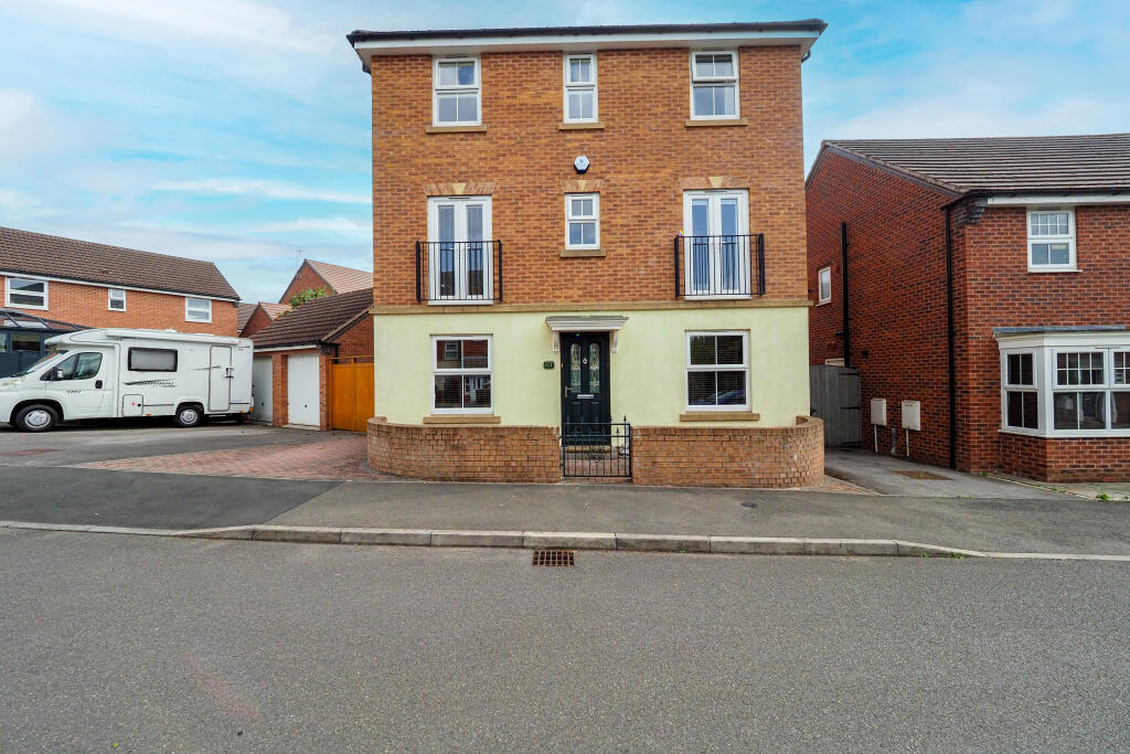 4-bed detached on High Main Drive, Nottingham, NG6, £375,000