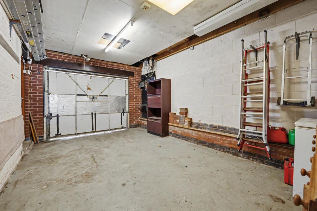 House in Solihull, Meriden - More