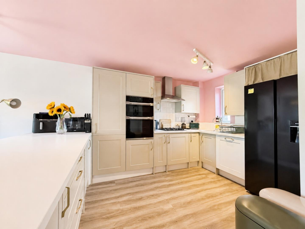 Apartment in Tonbridge - More