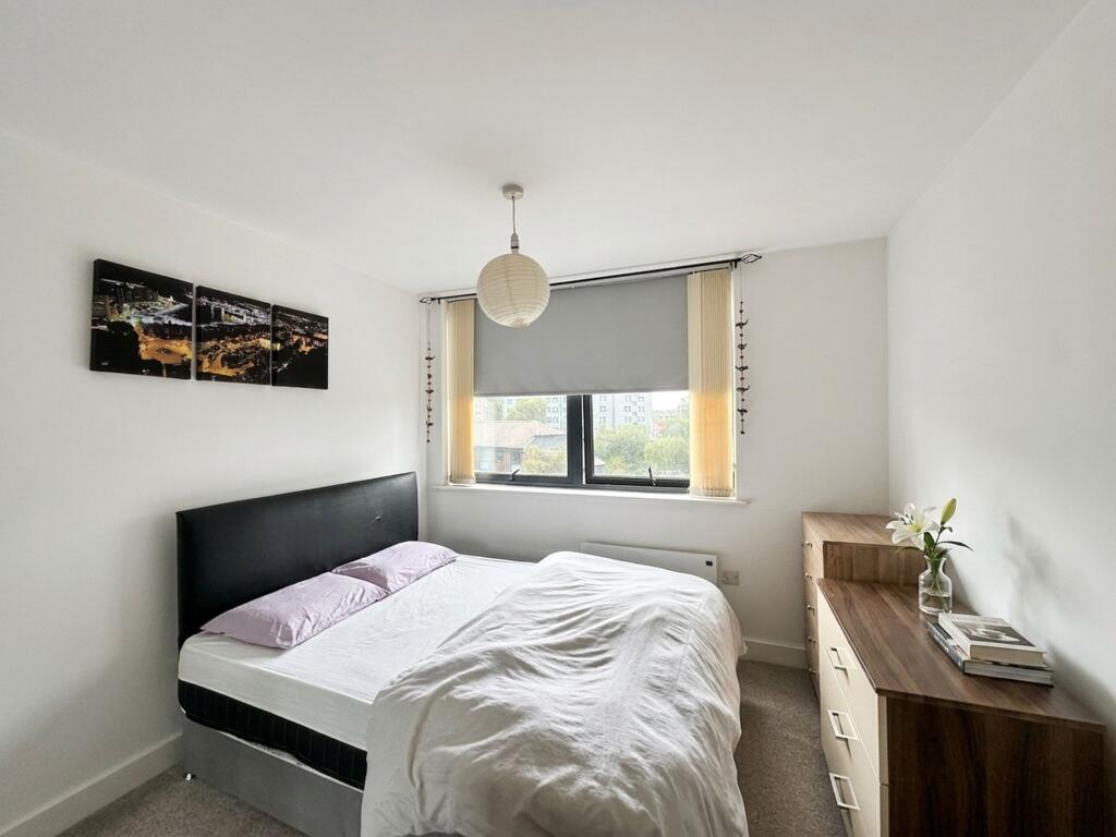 Apartment in Stockport, Heaviley, Shaw Heath - View 5