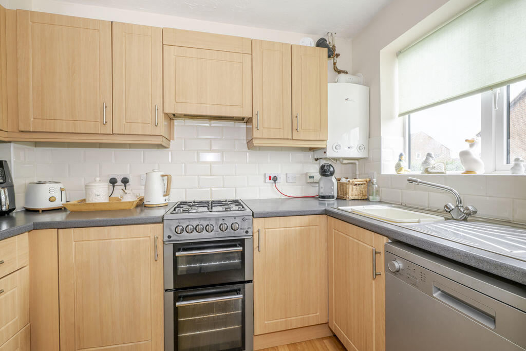 Saunders Close, Uckfield photo 3